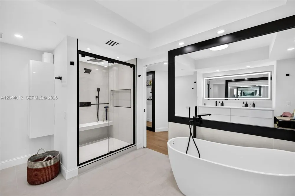 20281 E Country Club Dr #407 Aventura, FL 33180