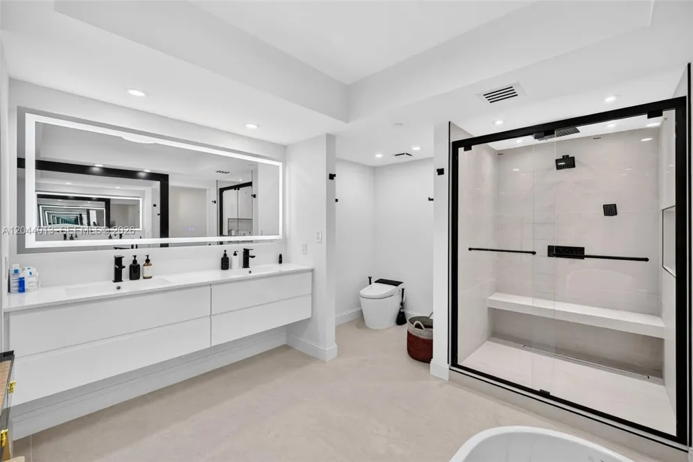 20281 E Country Club Dr #407 Aventura, FL 33180