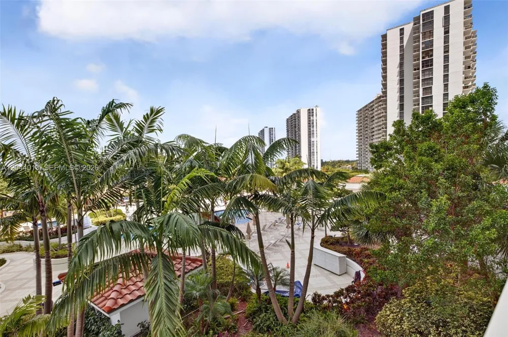 20281 E Country Club Dr #407 Aventura, FL 33180
