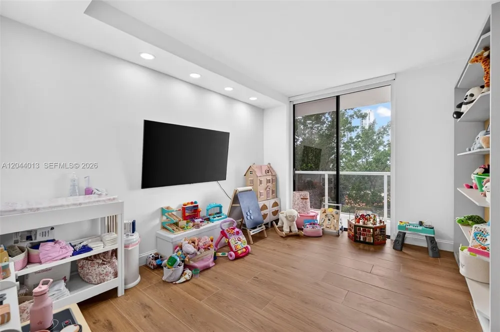 20281 E Country Club Dr #407 Aventura, FL 33180