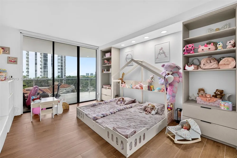 20281 E Country Club Dr #407 Aventura, FL 33180