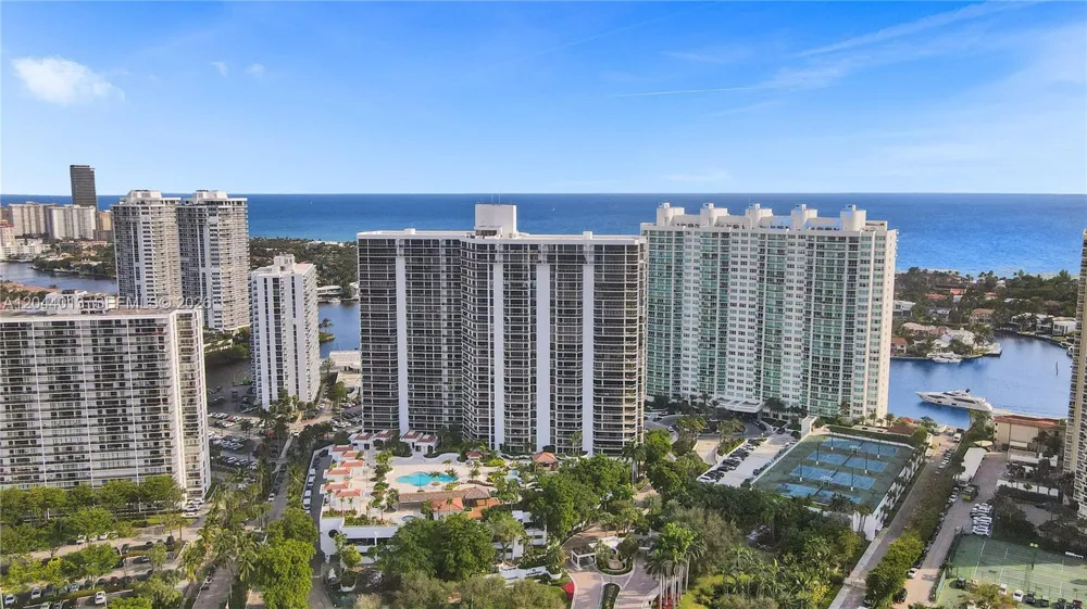 20281 E Country Club Dr #407 Aventura, FL 33180
