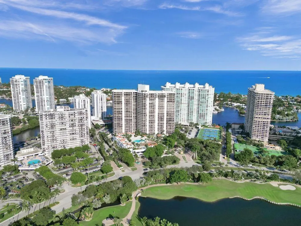 20281 E Country Club Dr #407 Aventura, FL 33180