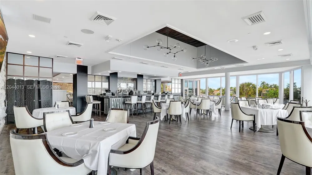 20281 E Country Club Dr #407 Aventura, FL 33180
