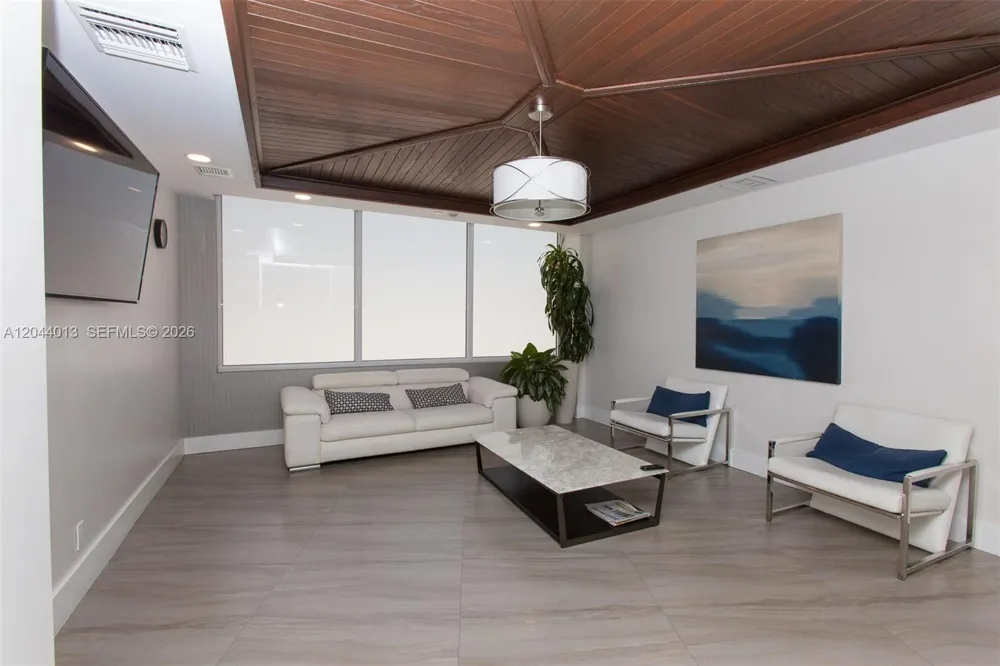 20281 E Country Club Dr #407 Aventura, FL 33180