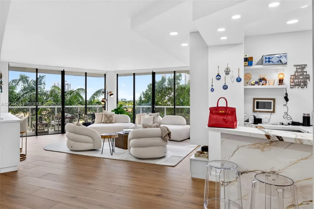 20281 E Country Club Dr #407 Aventura, FL 33180