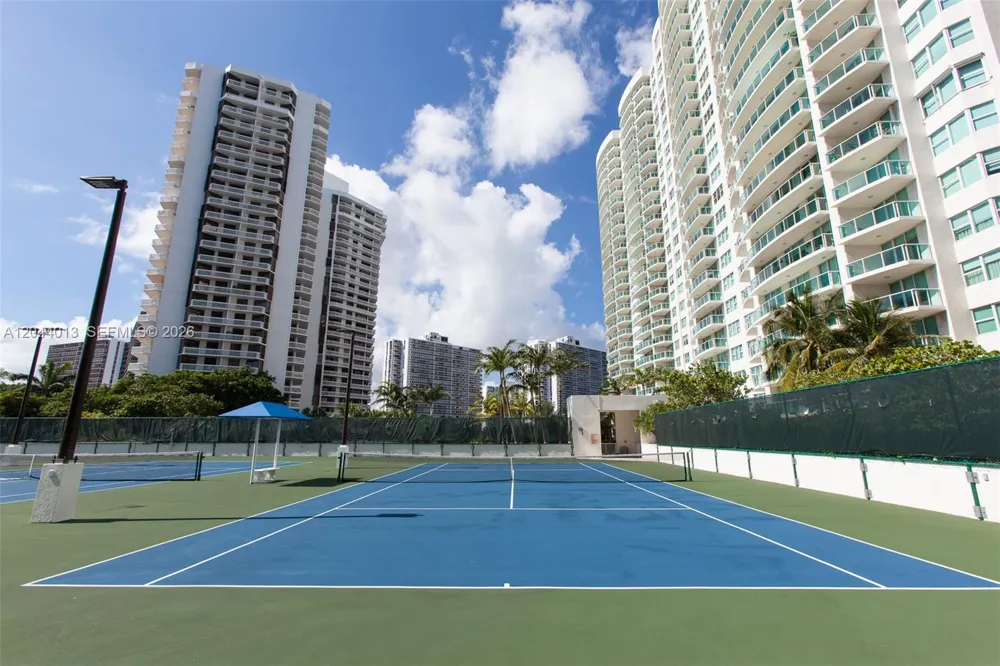 20281 E Country Club Dr #407 Aventura, FL 33180