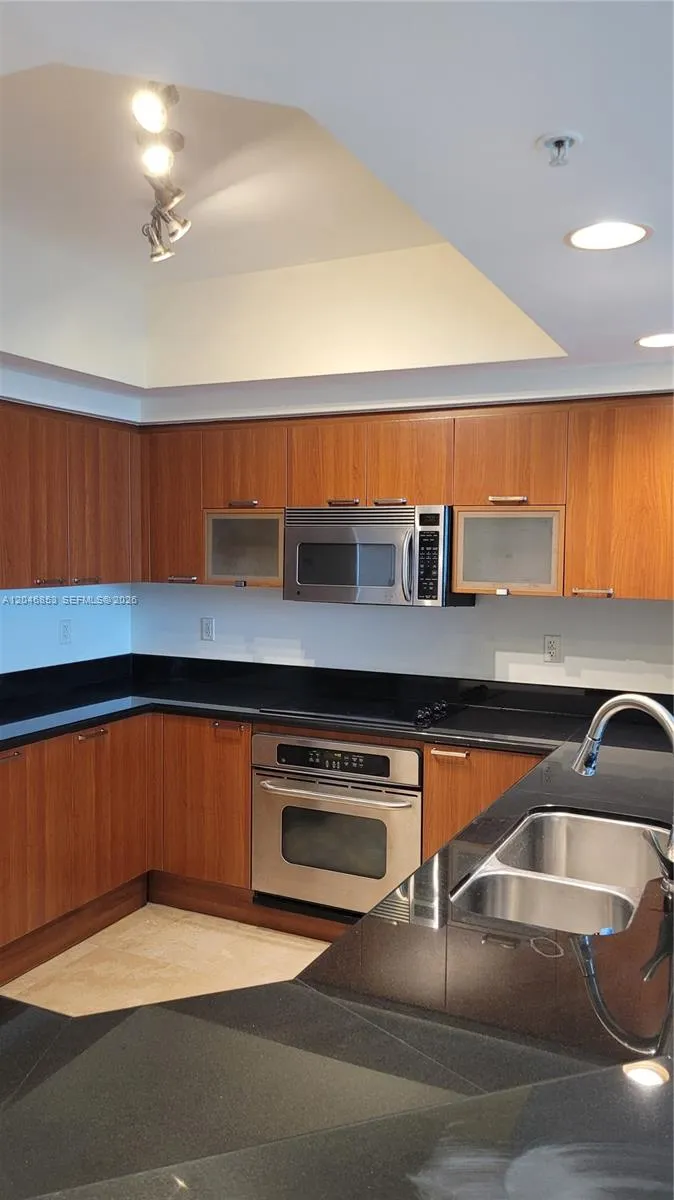 14951 Royal Oaks Ln #1105 North Miami, FL 33181