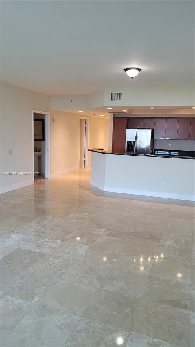 14951 Royal Oaks Ln #1105 North Miami, FL 33181