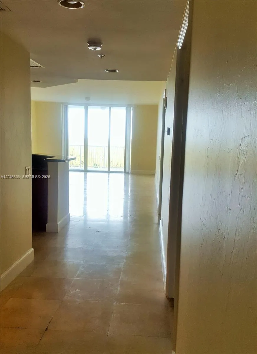 14951 Royal Oaks Ln #1105 North Miami, FL 33181