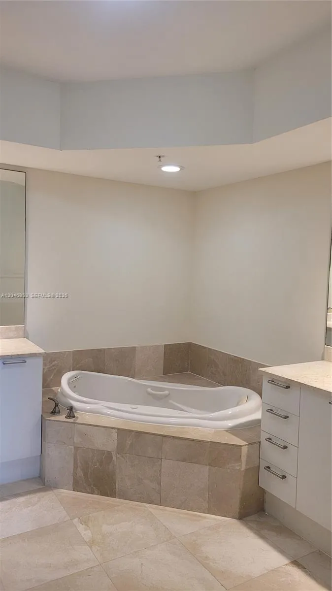 14951 Royal Oaks Ln #1105 North Miami, FL 33181