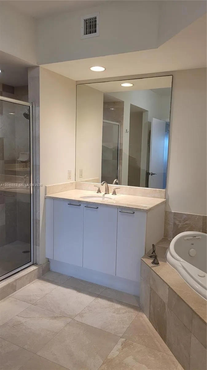 14951 Royal Oaks Ln #1105 North Miami, FL 33181