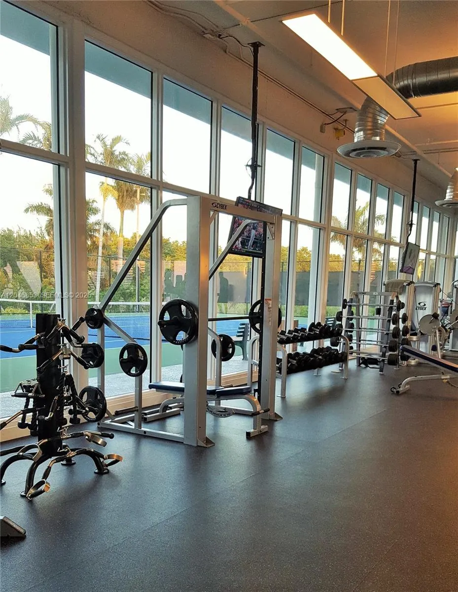 14951 Royal Oaks Ln #1105 North Miami, FL 33181