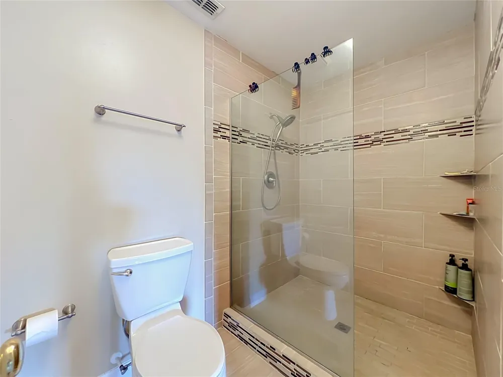 645 LAUREL OAK LANE #201 Altamonte Springs, FL 32701