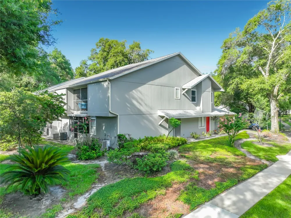 645 LAUREL OAK LANE #201 Altamonte Springs, FL 32701