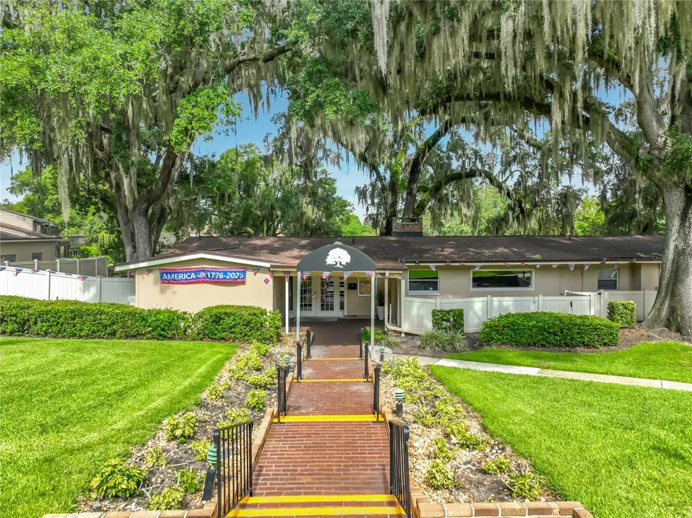 645 LAUREL OAK LANE #201 Altamonte Springs, FL 32701