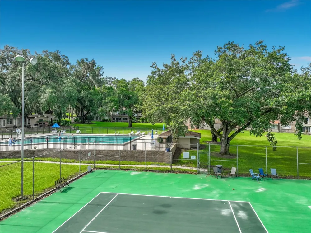645 LAUREL OAK LANE #201 Altamonte Springs, FL 32701