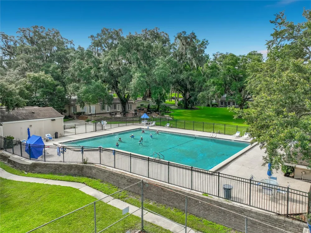 645 LAUREL OAK LANE #201 Altamonte Springs, FL 32701