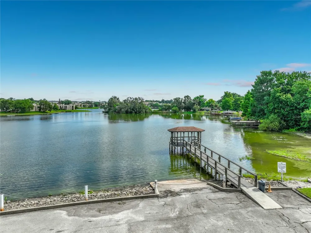 645 LAUREL OAK LANE #201 Altamonte Springs, FL 32701