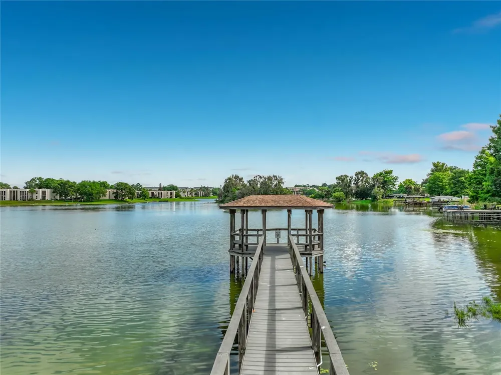 645 LAUREL OAK LANE #201 Altamonte Springs, FL 32701
