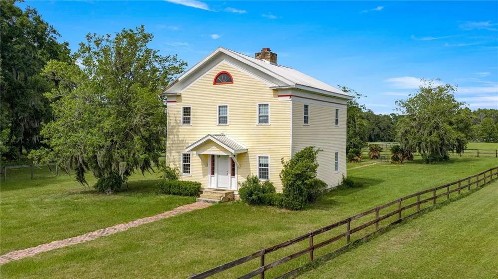 13939 US HIGHWAY 441 #(yellow house) Citra, FL 32113