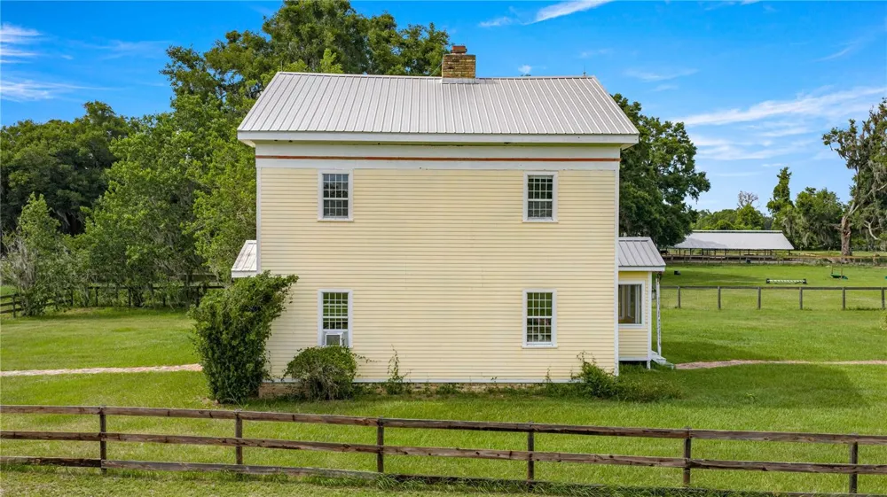 13939 US HIGHWAY 441 #(yellow house) Citra, FL 32113