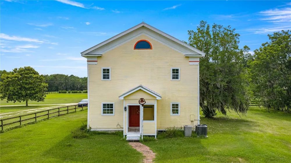 13939 US HIGHWAY 441 #(yellow house) Citra, FL 32113