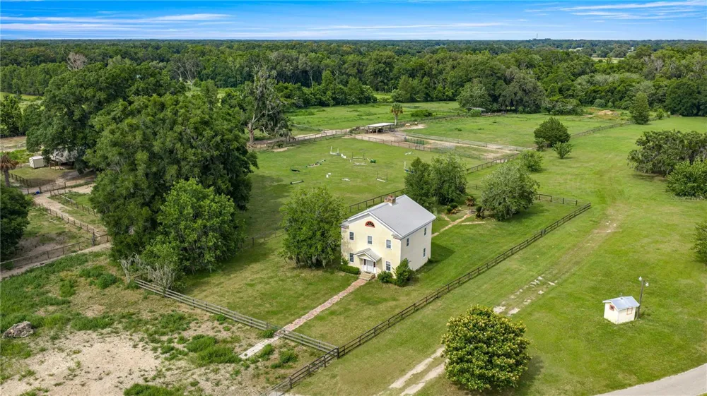 13939 US HIGHWAY 441 #(yellow house) Citra, FL 32113