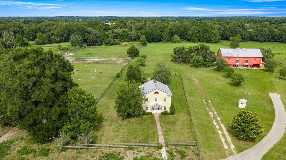 13939 US HIGHWAY 441 #(yellow house) Citra, FL 32113