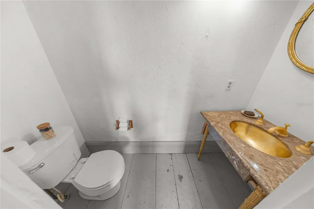 13939 US HIGHWAY 441 #(yellow house) Citra, FL 32113