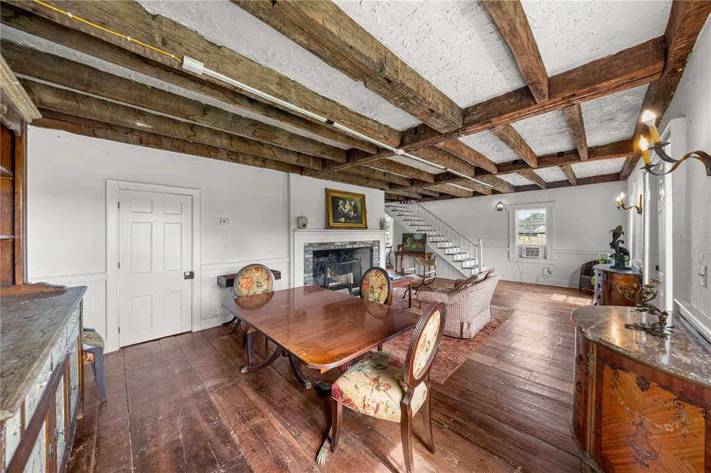 13939 US HIGHWAY 441 #(yellow house) Citra, FL 32113