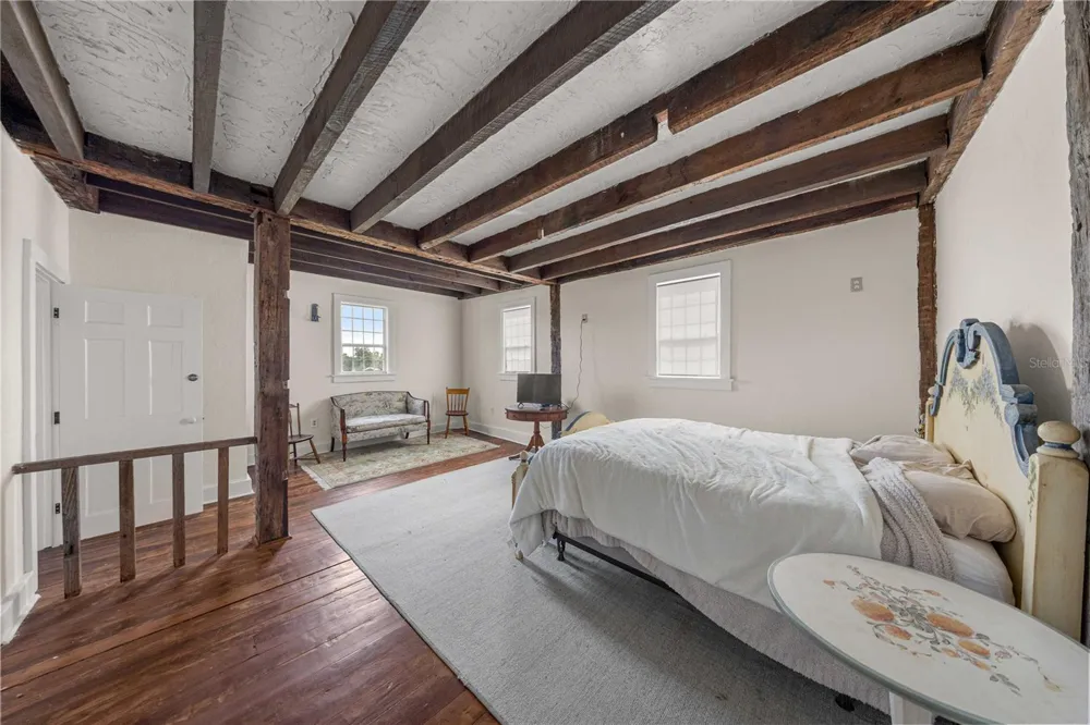13939 US HIGHWAY 441 #(yellow house) Citra, FL 32113