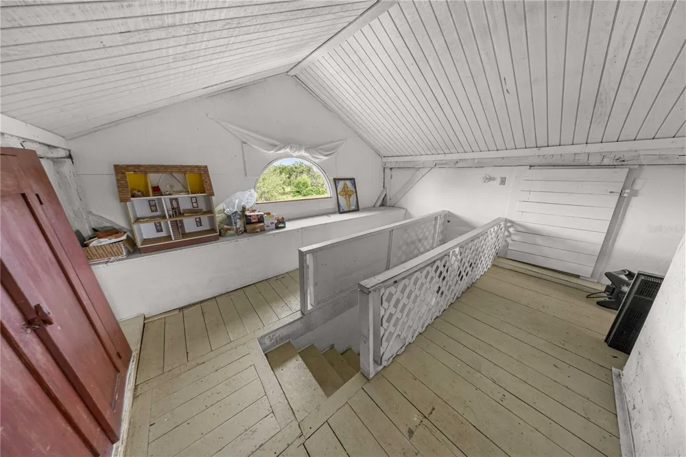13939 US HIGHWAY 441 #(yellow house) Citra, FL 32113
