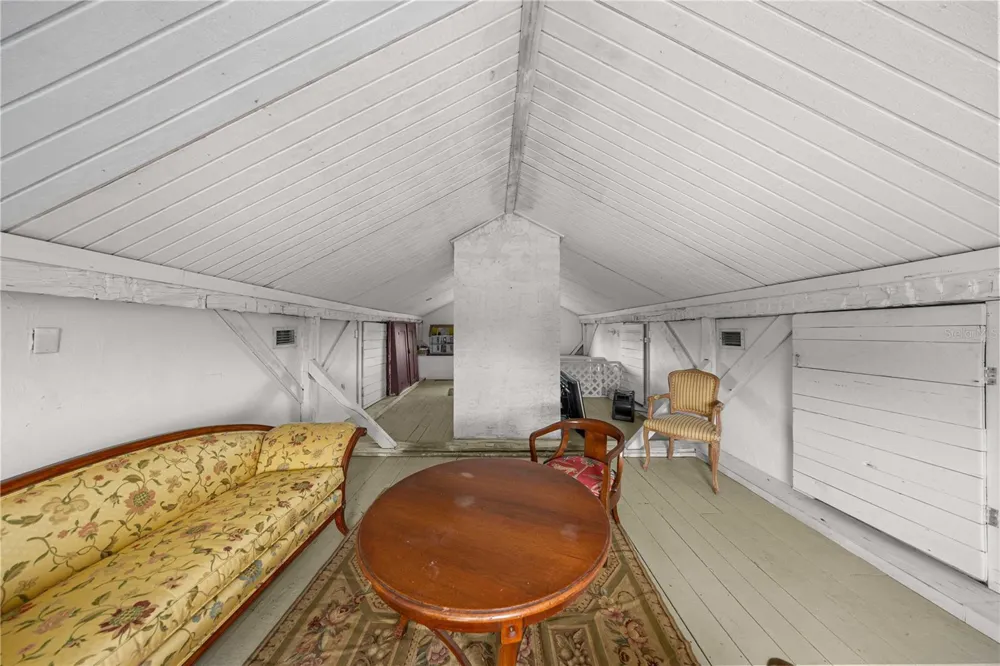 13939 US HIGHWAY 441 #(yellow house) Citra, FL 32113
