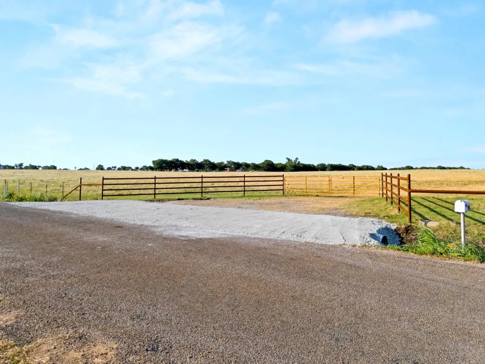 160 Covered Wagon Trail Crawford, TX 76638