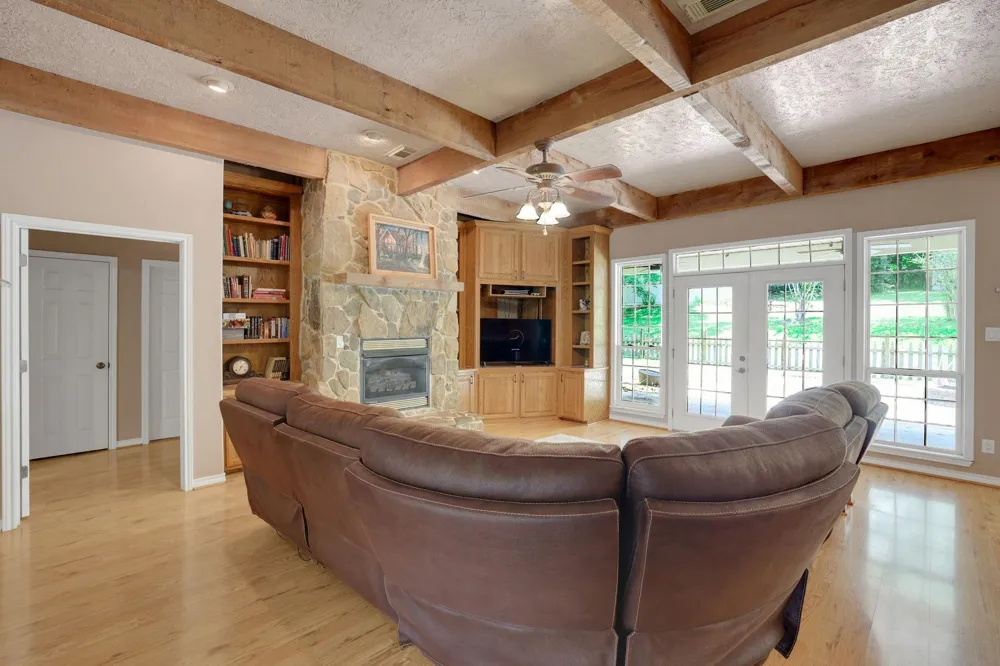401 Hill Creek Drive Coldspring, TX 77331