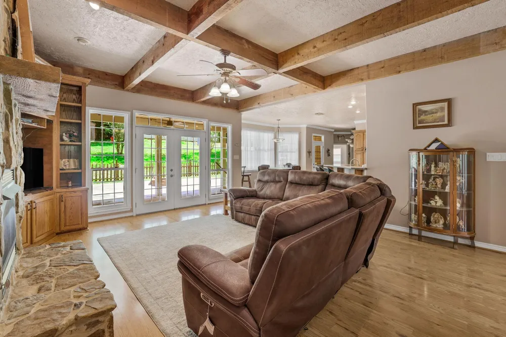 401 Hill Creek Drive Coldspring, TX 77331