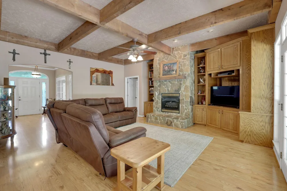 401 Hill Creek Drive Coldspring, TX 77331