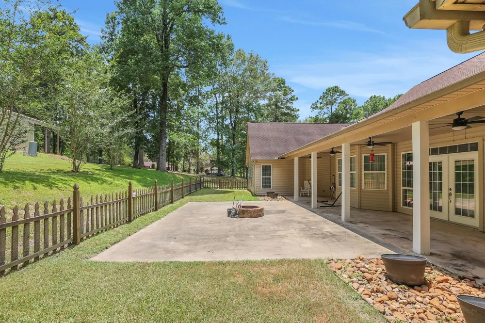 401 Hill Creek Drive Coldspring, TX 77331