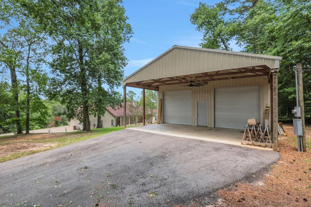 401 Hill Creek Drive Coldspring, TX 77331