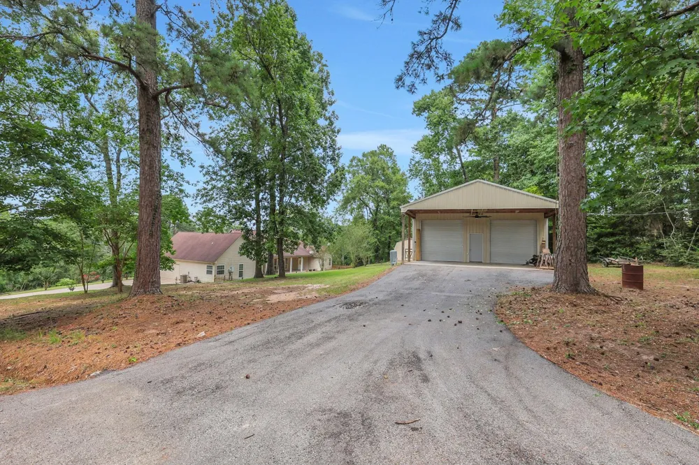 401 Hill Creek Drive Coldspring, TX 77331