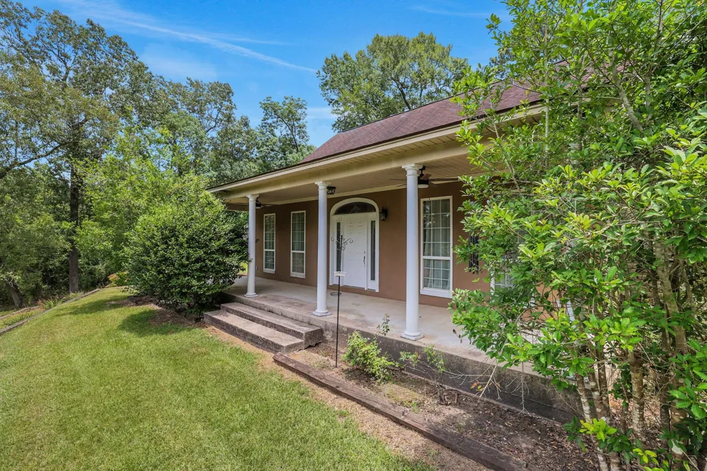 401 Hill Creek Drive Coldspring, TX 77331