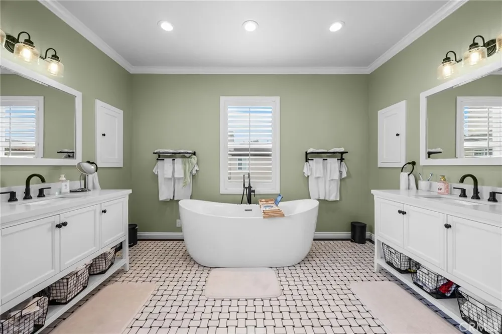2707 Ashwood Costa Mesa, CA 92626
