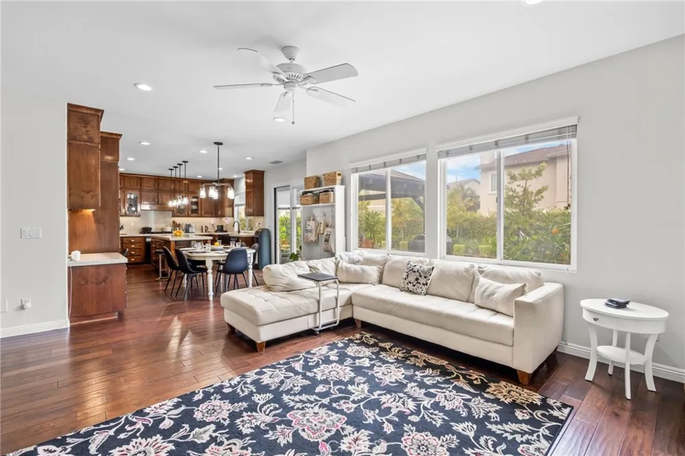 2707 Ashwood Costa Mesa, CA 92626