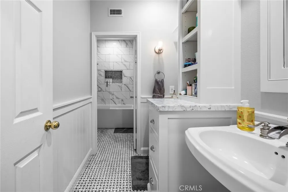 2707 Ashwood Costa Mesa, CA 92626