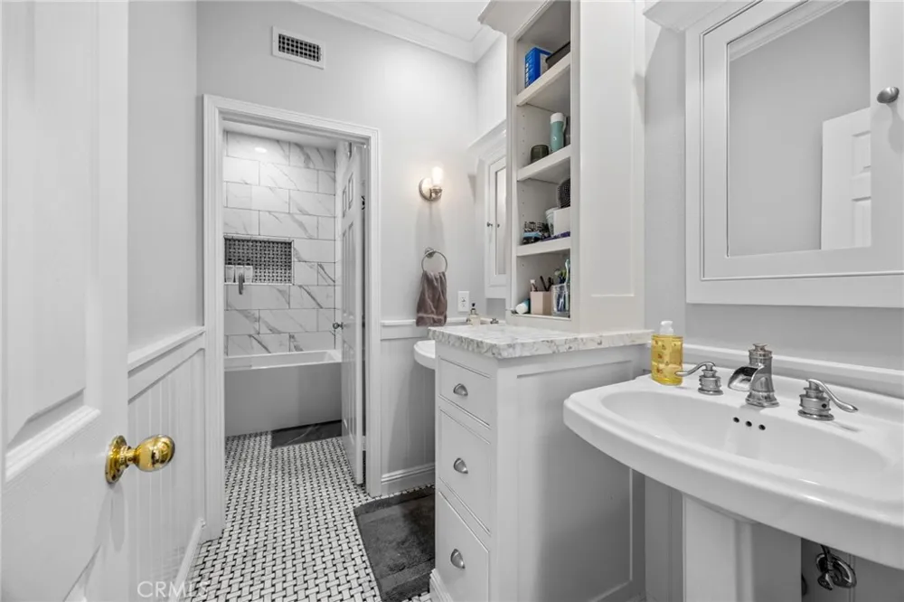 2707 Ashwood Costa Mesa, CA 92626