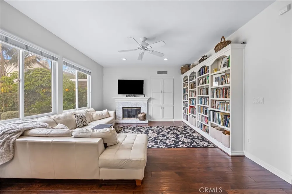 2707 Ashwood Costa Mesa, CA 92626
