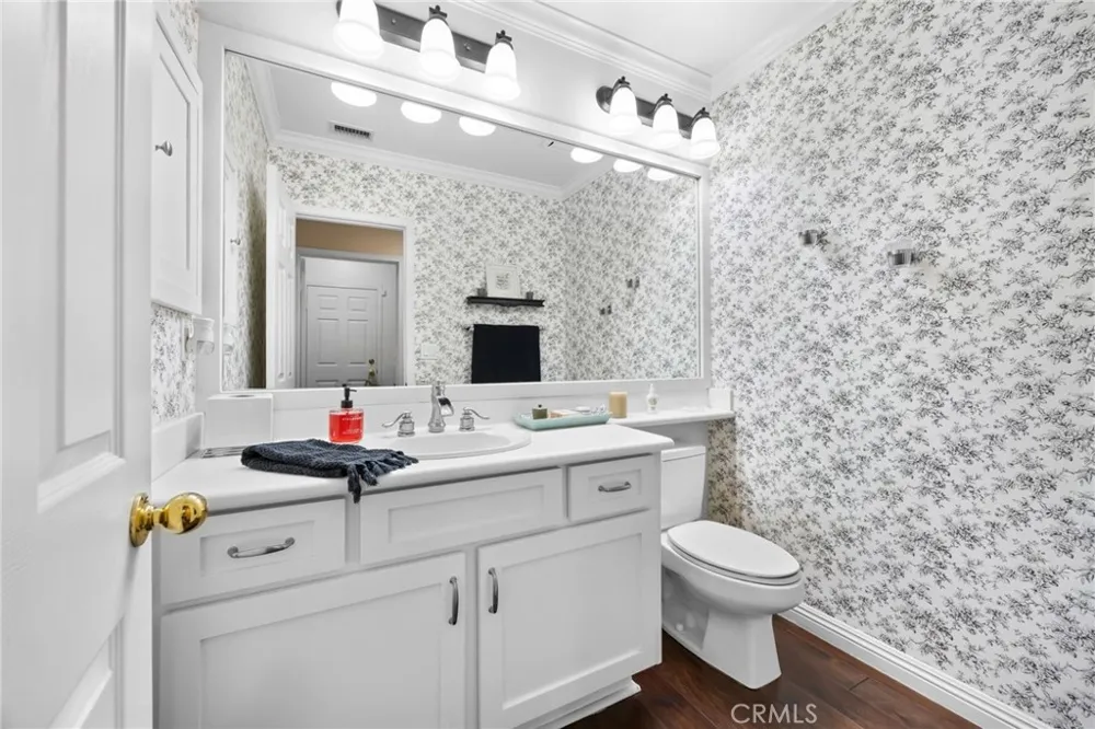 2707 Ashwood Costa Mesa, CA 92626