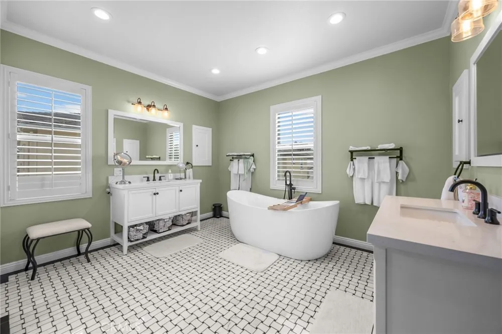 2707 Ashwood Costa Mesa, CA 92626