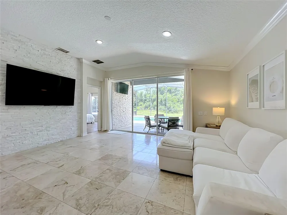 5915 BUFORD STREET Orlando, FL 32835